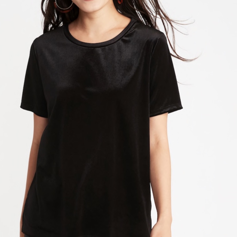 Relaxed fit, machine washable, velveteen tee